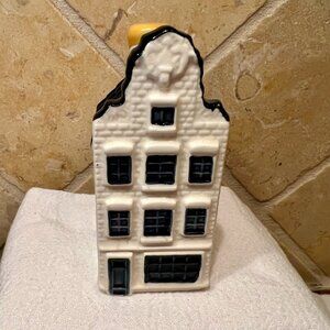 KLM Blue Delft Houses, #72 (2007) SEALED WITH LIQUOR